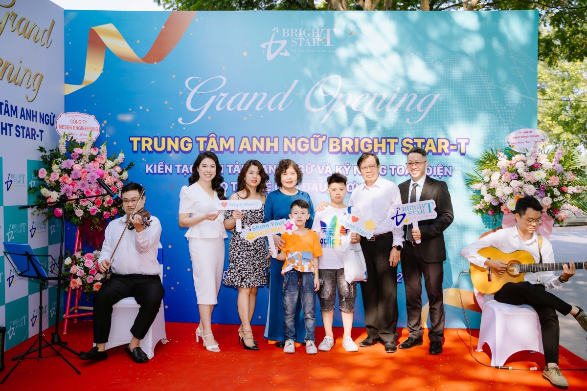 TƯNG BỪNG KHAI TRƯƠNG TRUNG TÂM ANH NGỮ BRIGHT STAR-T SÀI ĐỒNG, LONG BIÊN