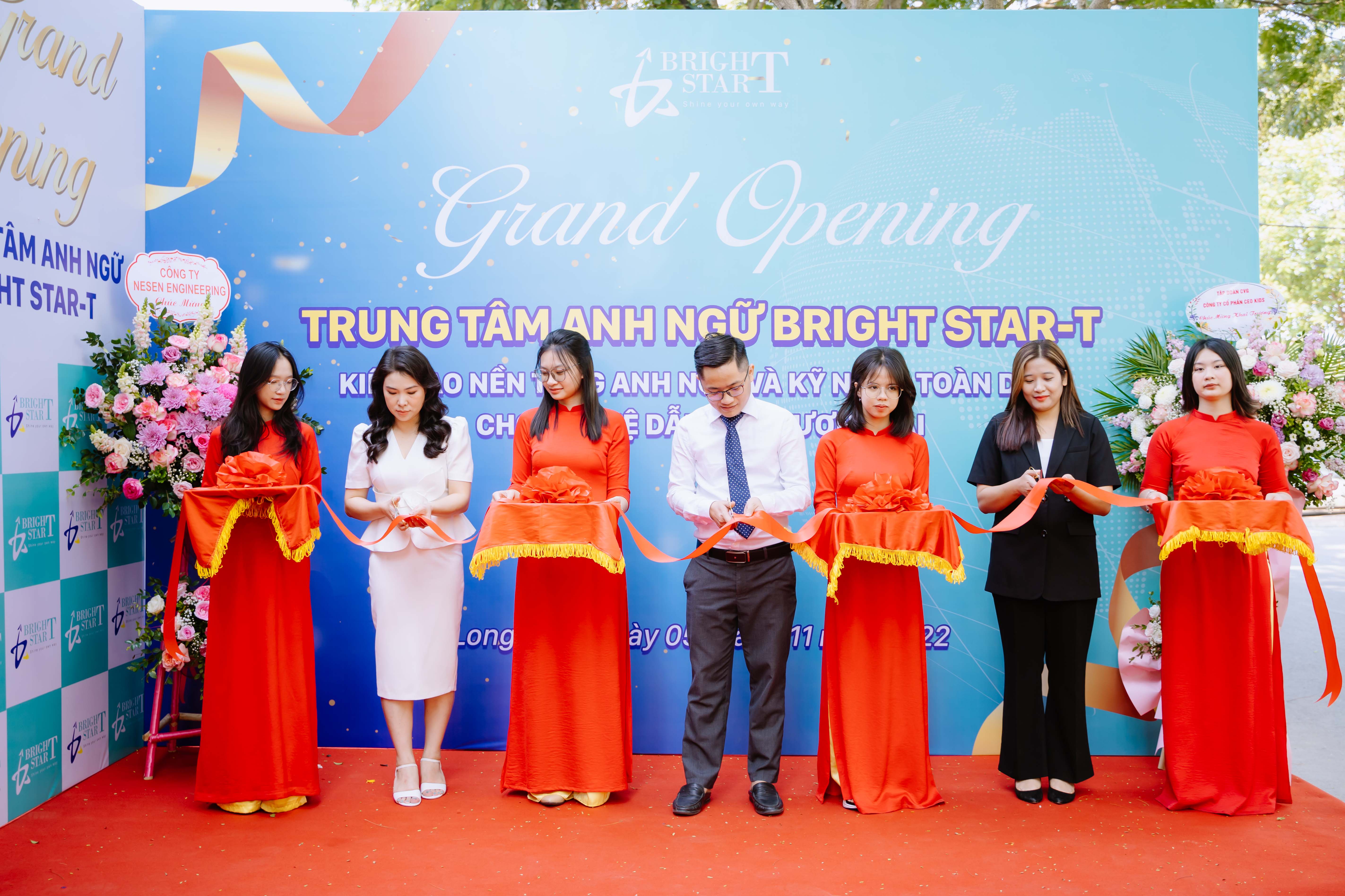 TƯNG BỪNG KHAI TRƯƠNG TRUNG TÂM ANH NGỮ BRIGHT STAR-T SÀI ĐỒNG, LONG BIÊN